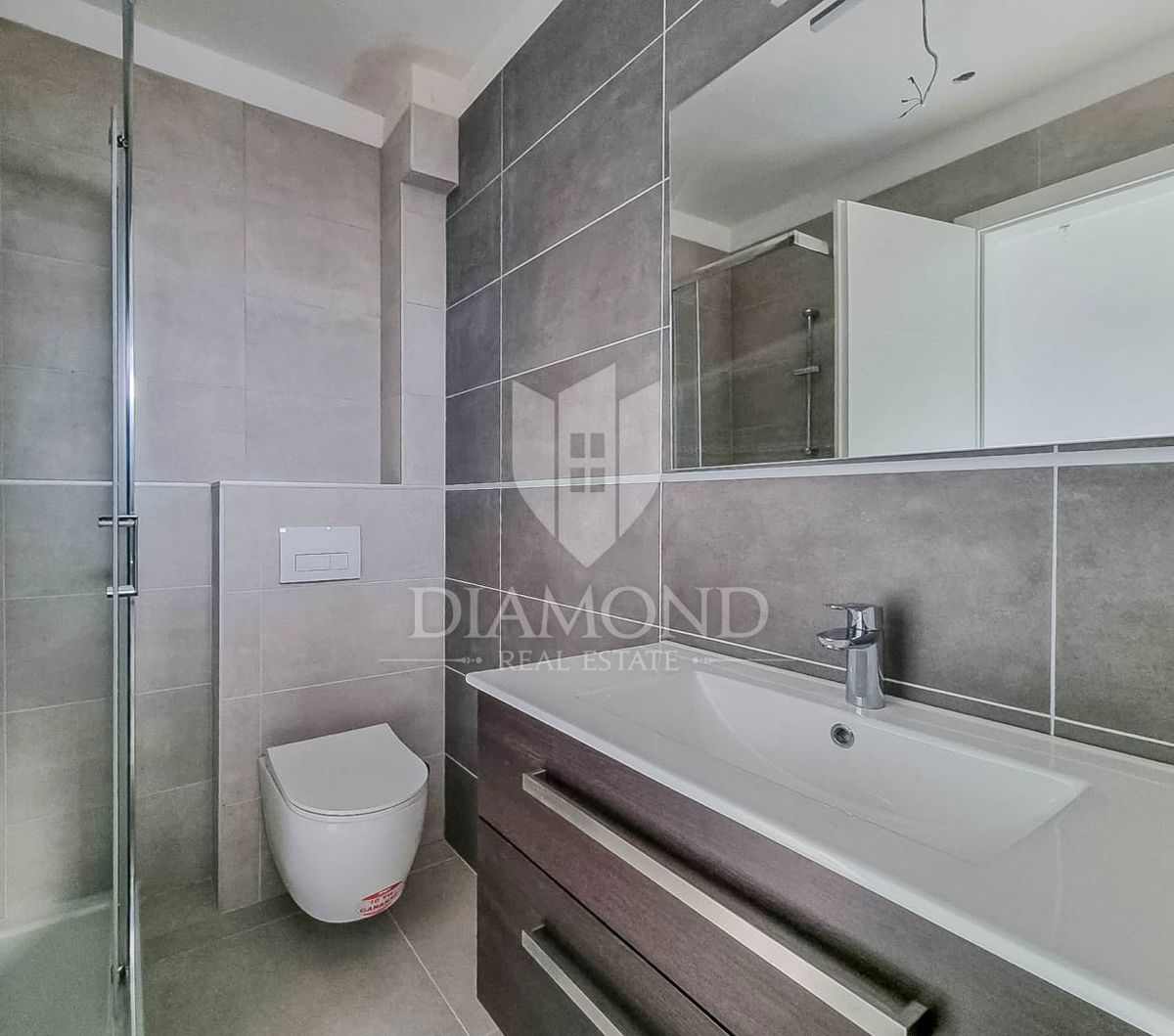 Umago, dintorni, nuova costruzione! Moderno appartamento a 450 m dal mare!