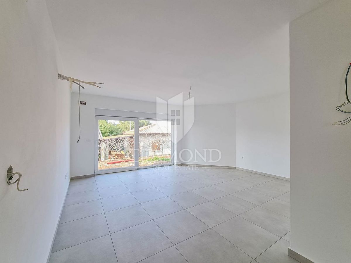 Umago, dintorni, nuova costruzione! Moderno appartamento a 450 m dal mare!