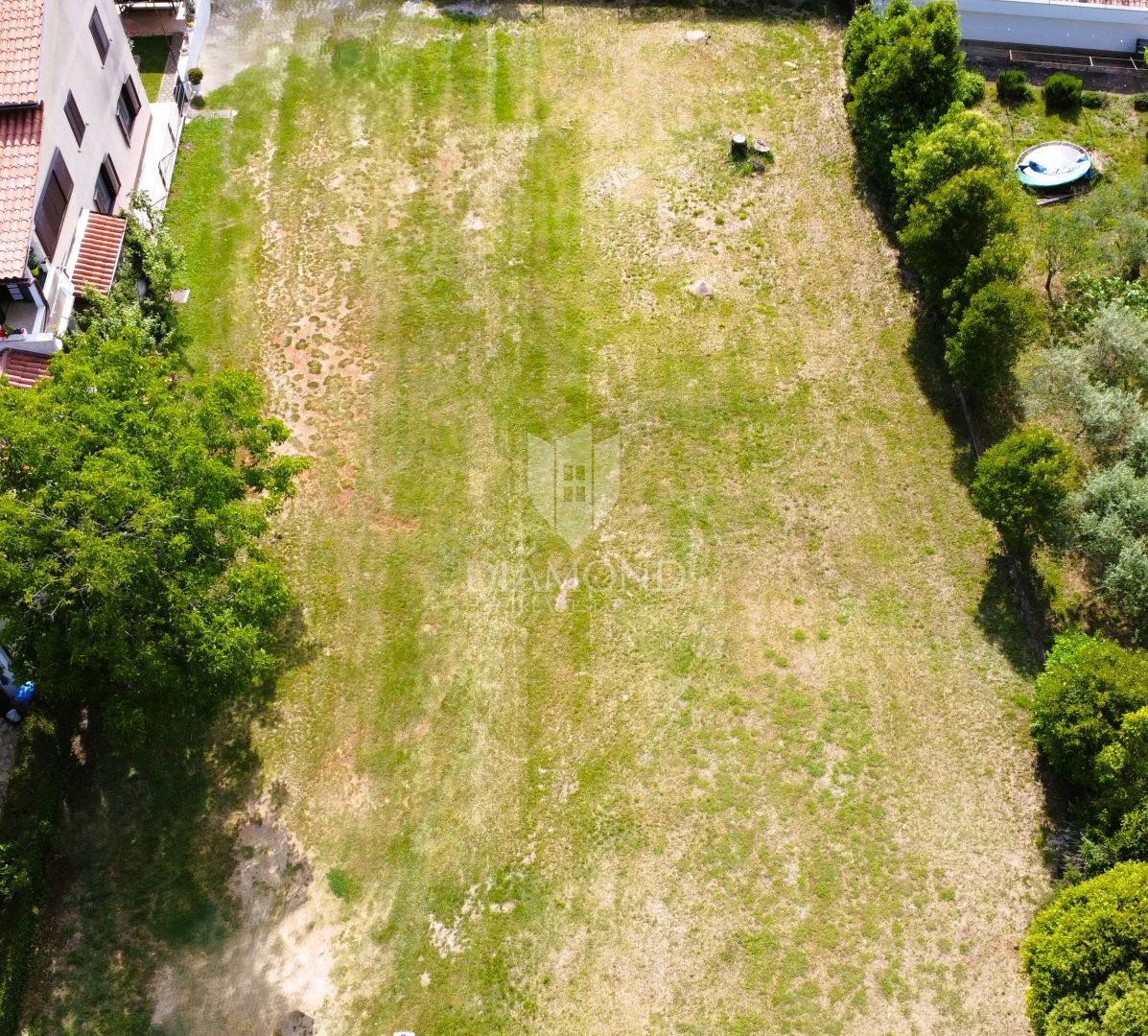 Parenzo, terreno edificabile in una posizione ambita!