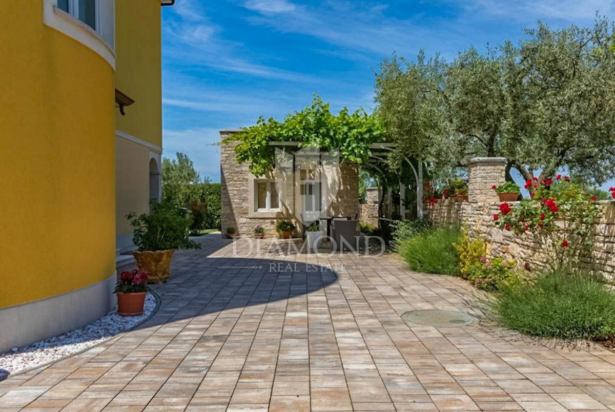 Hotel in una posizione perfetta con vista sul mare a Rovigno