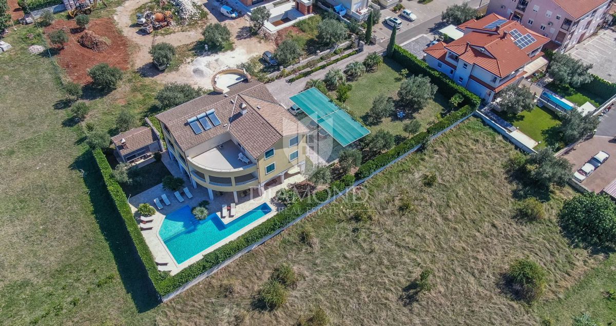 Hotel in una posizione perfetta con vista sul mare a Rovigno