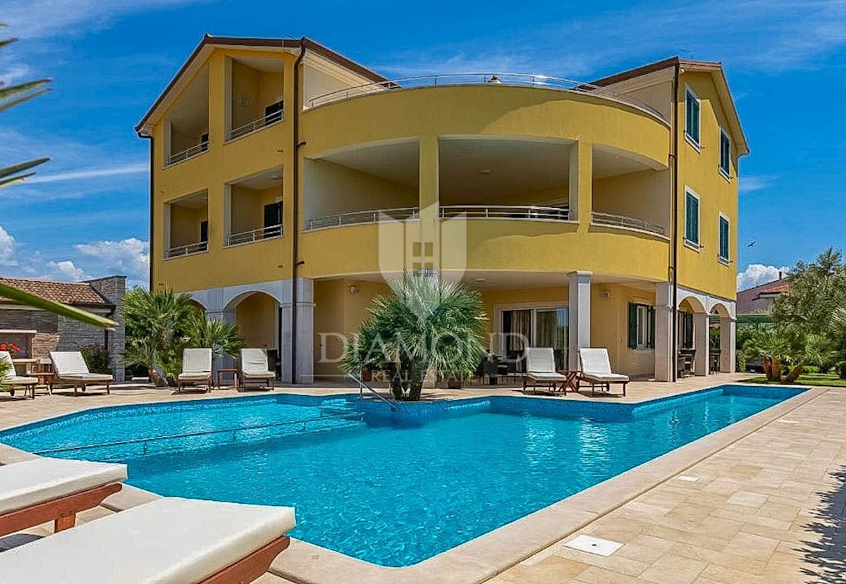 Hotel in una posizione perfetta con vista sul mare a Rovigno