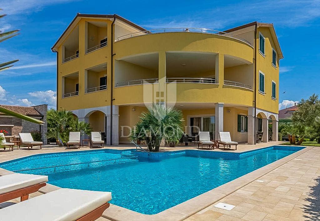 Hotel in una posizione perfetta con vista sul mare a Rovigno