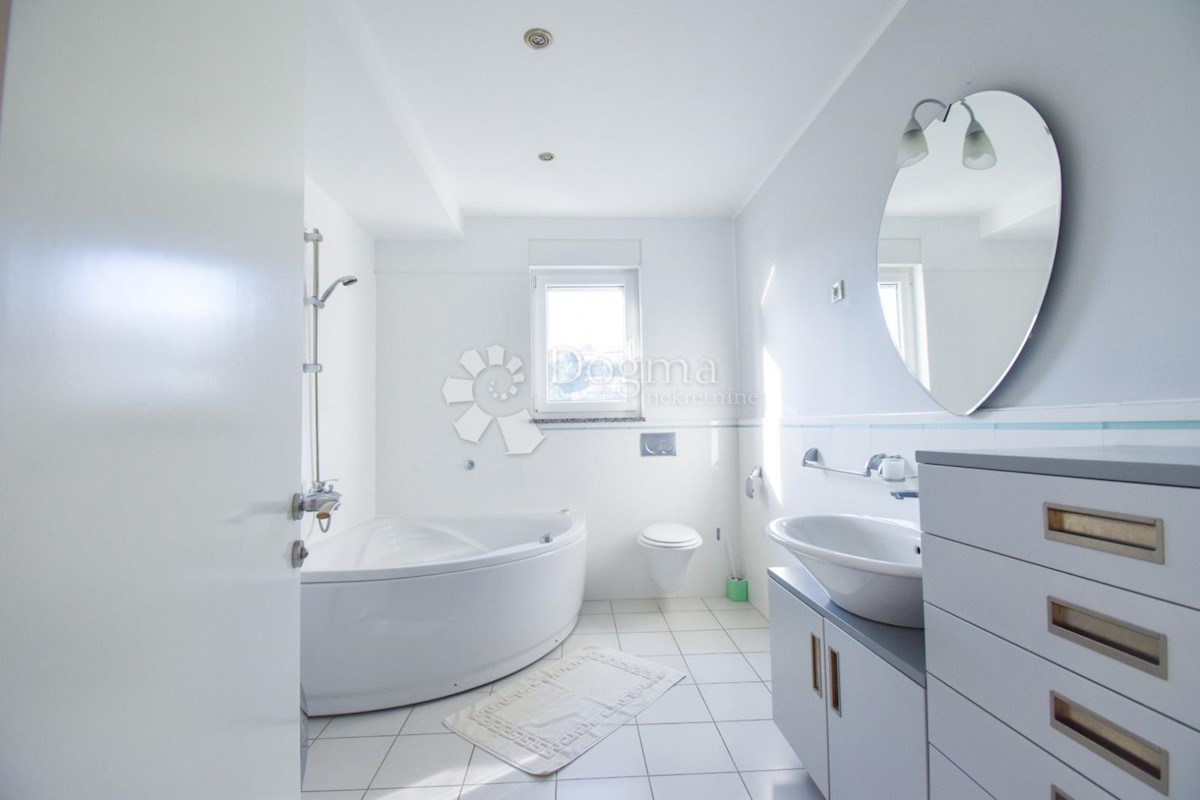 Ičići – Appartamento Moderno a 400 m dal Mare