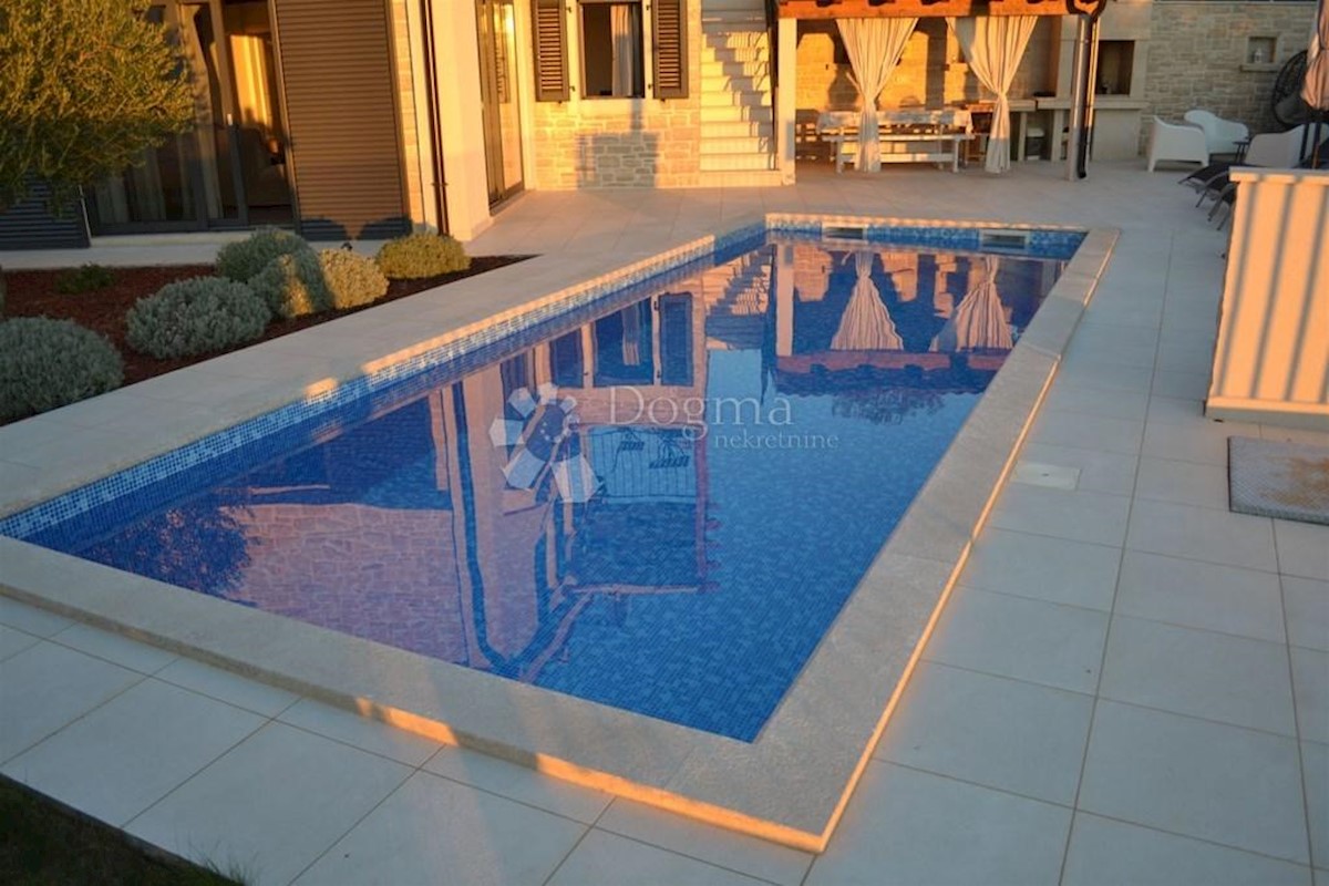 Casa Tinjan, jakovici červari 69g, 145m2