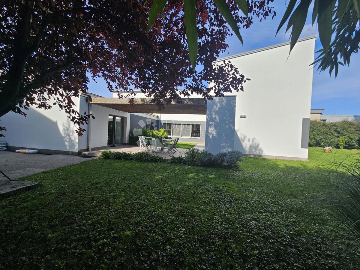 Casa Mala Mlaka, Novi Zagreb - Zapad, 354m2