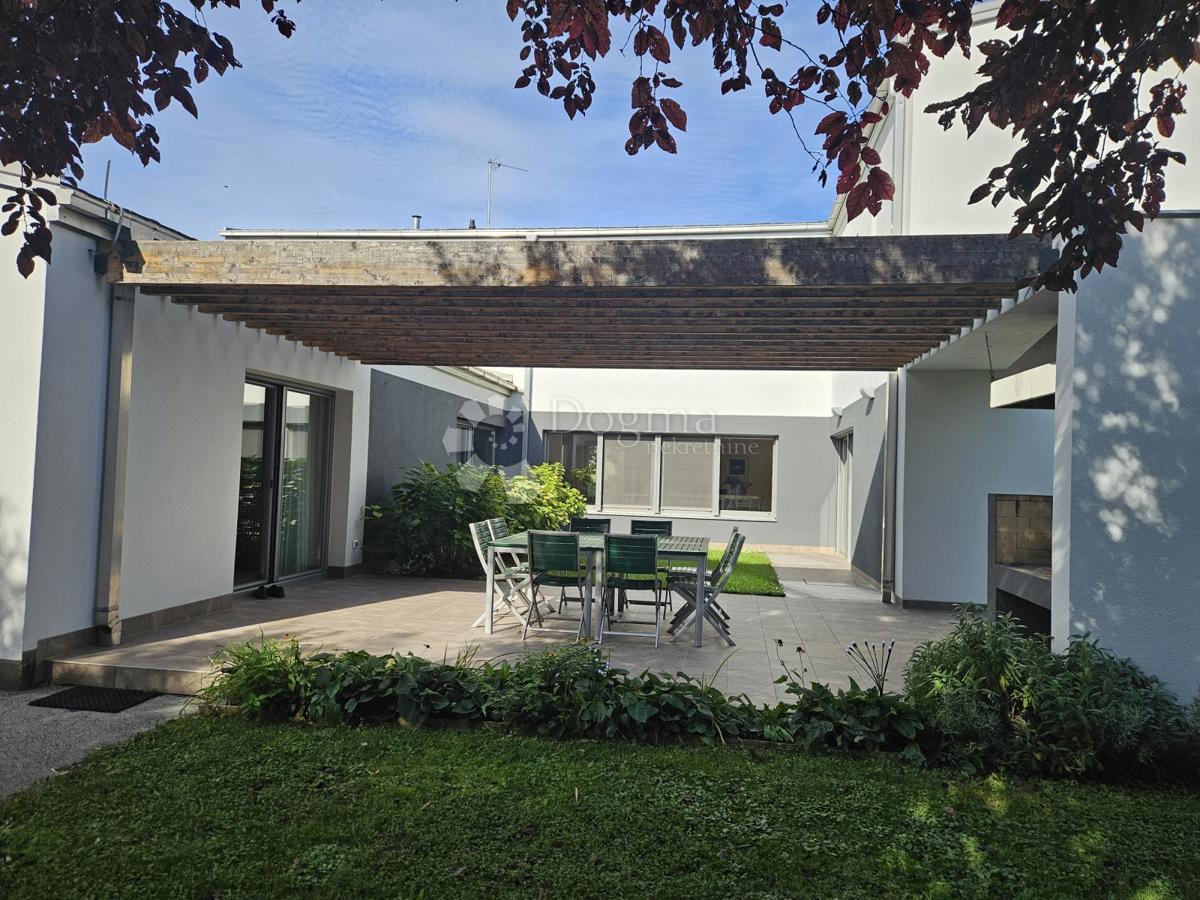 Casa Mala Mlaka, Novi Zagreb - Zapad, 354m2