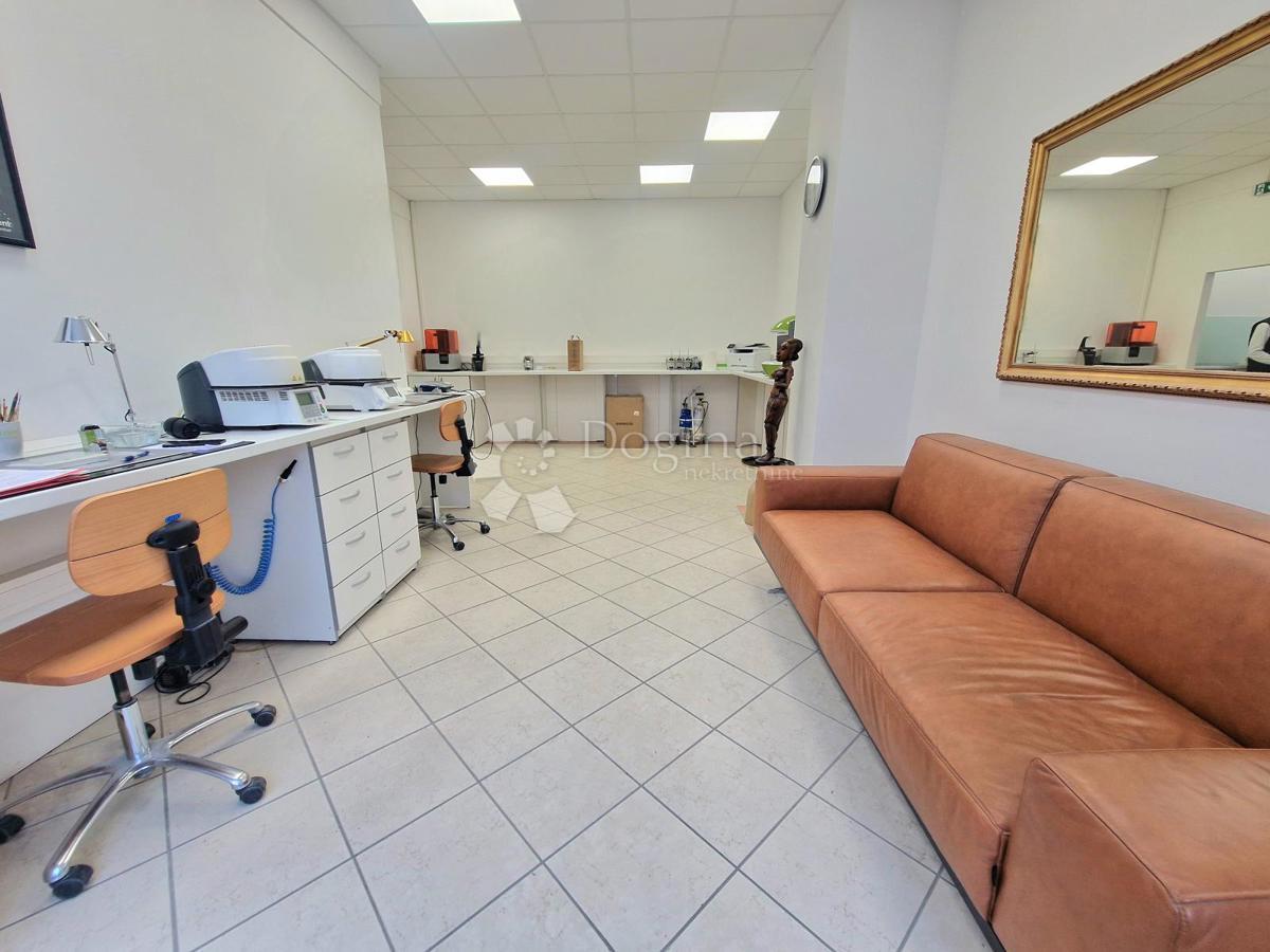 Locale commerciale Pećine, Rijeka, 63m2