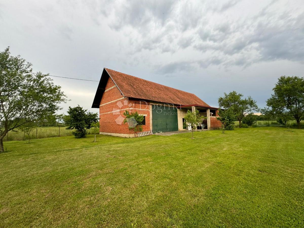 Casa Desno Željezno, Martinska Ves, 302m2