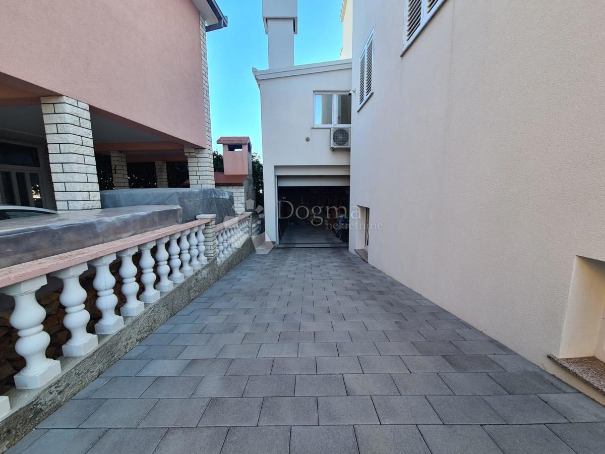 Allogio Okrug Gornji, Okrug, 153,90m2