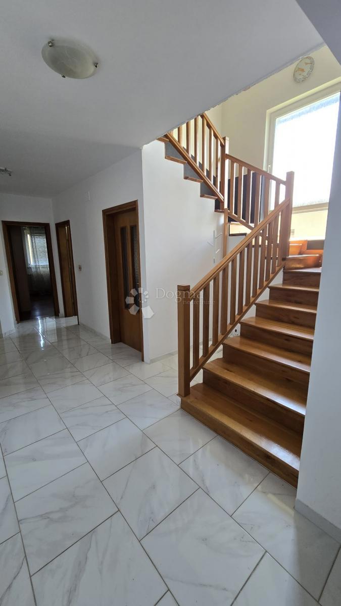 Casa Donji Desinec, Jastrebarsko - Okolica, 699m2