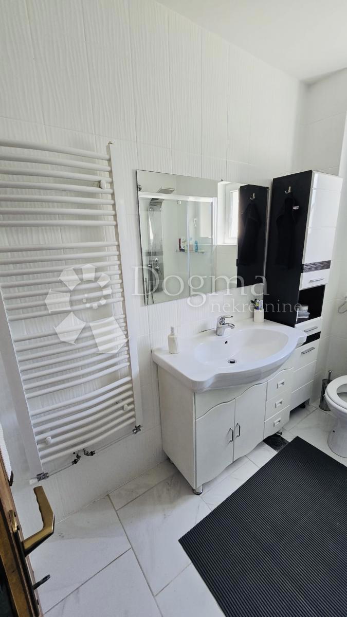 Casa Donji Desinec, Jastrebarsko - Okolica, 699m2