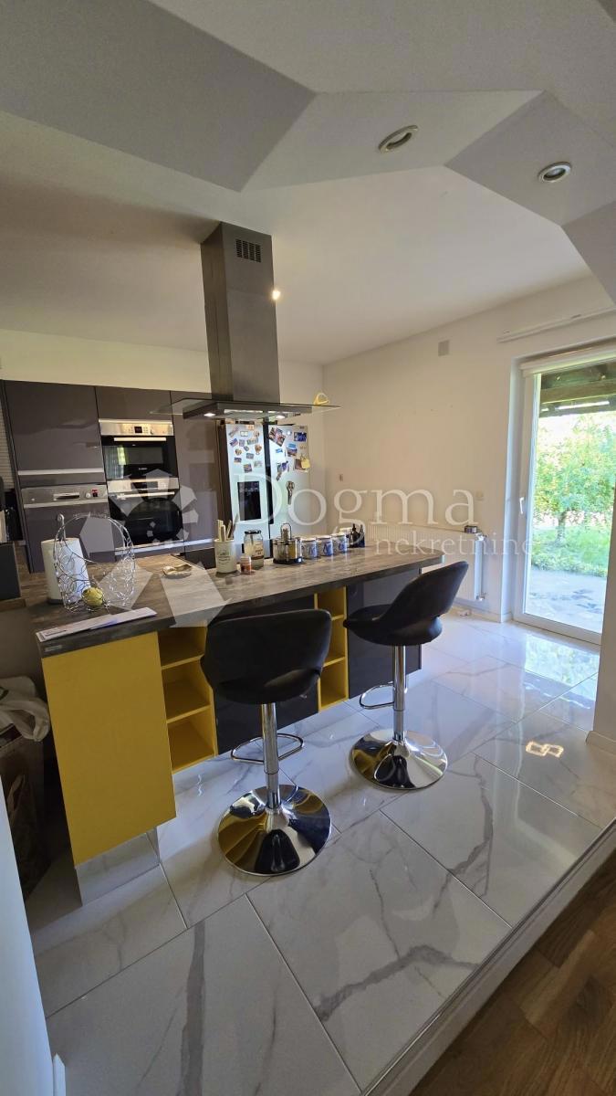Casa Donji Desinec, Jastrebarsko - Okolica, 699m2