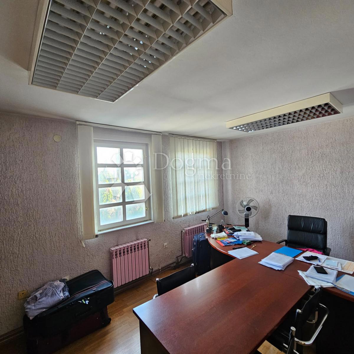 Locale commerciale Gornji Kneginec, 210m2