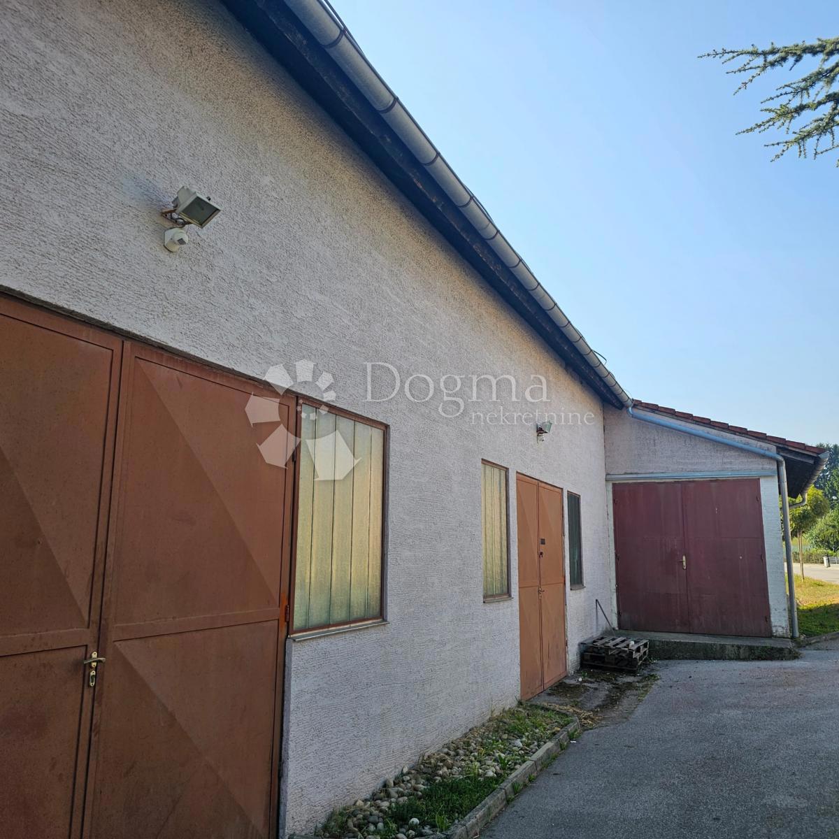 Locale commerciale Gornji Kneginec, 210m2