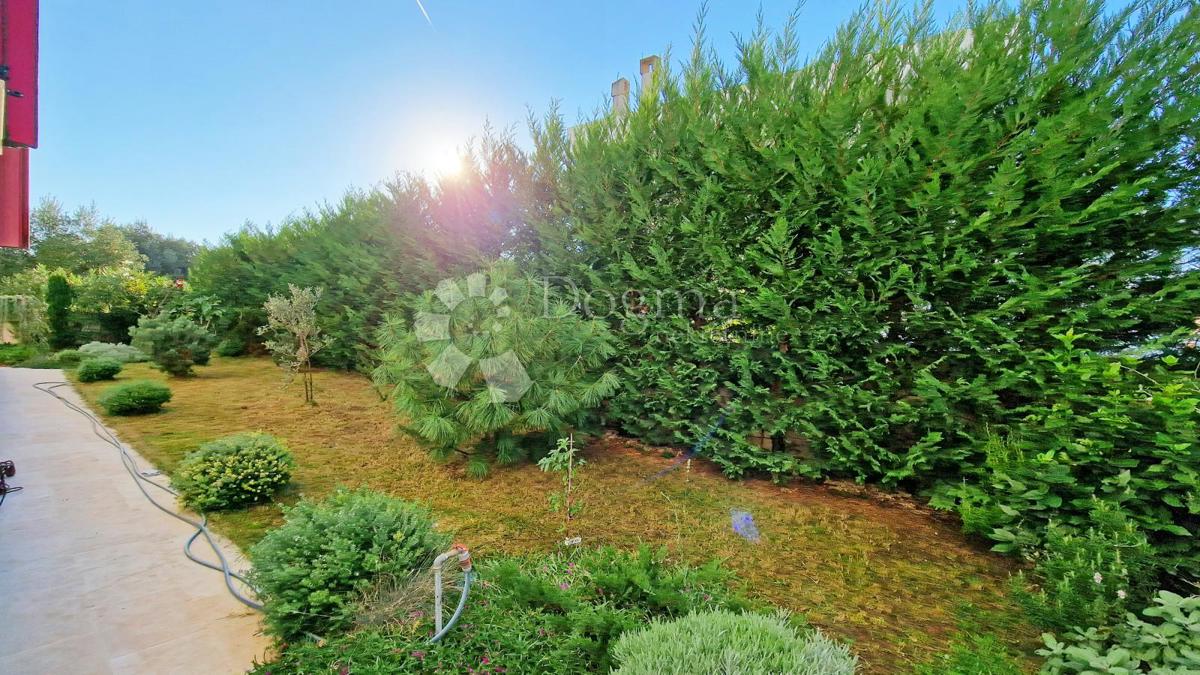 BELLISSIMO APPARTAMENTO CON GIARDINO, VISTA MARE E VERDE, POSIZIONE TRANQUILLA!