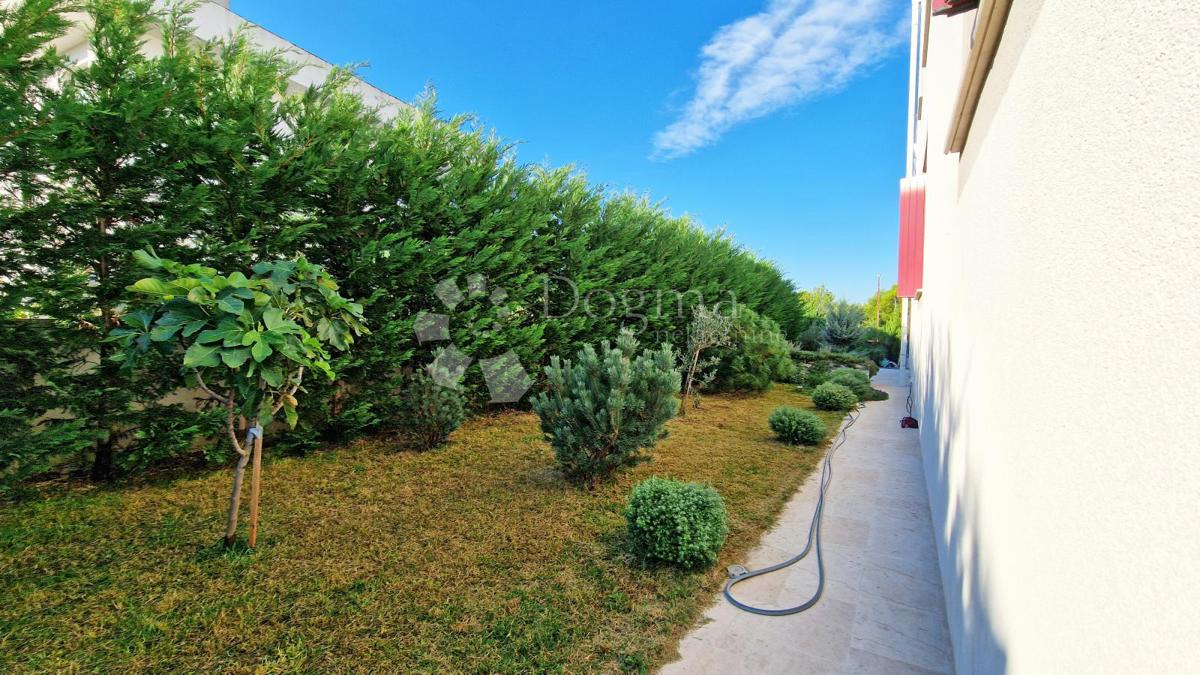 BELLISSIMO APPARTAMENTO CON GIARDINO, VISTA MARE E VERDE, POSIZIONE TRANQUILLA!