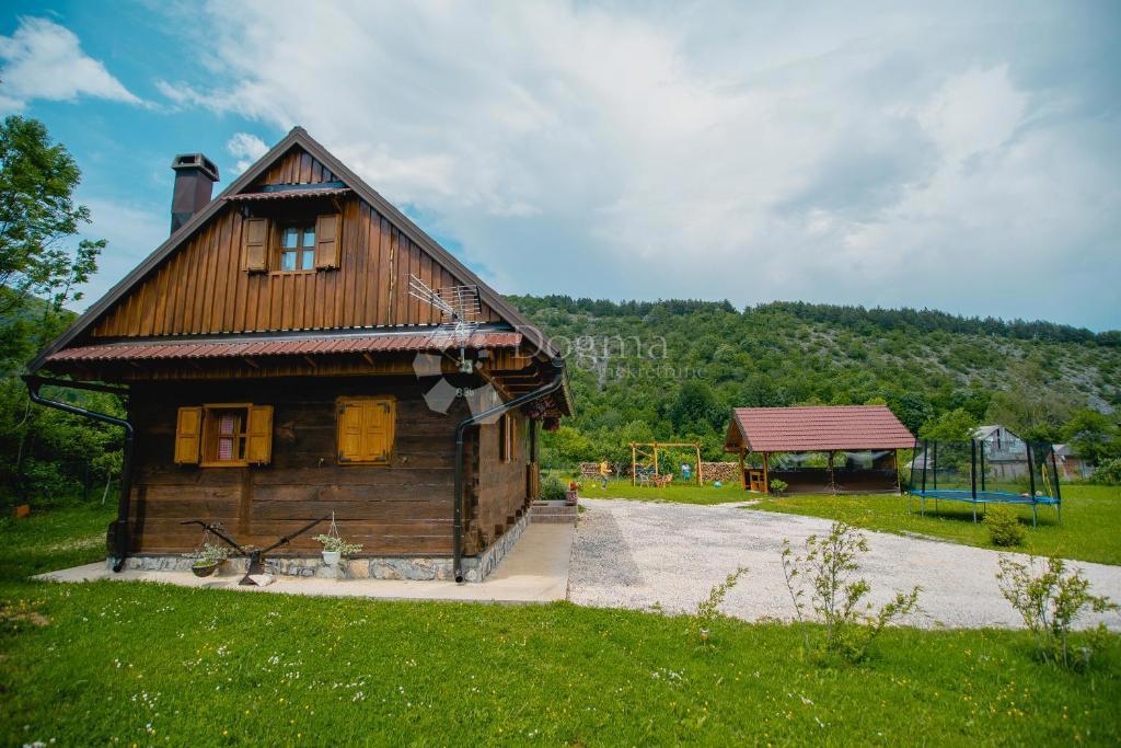 Casa Trnovac, Gospić - Okolica, 300m2