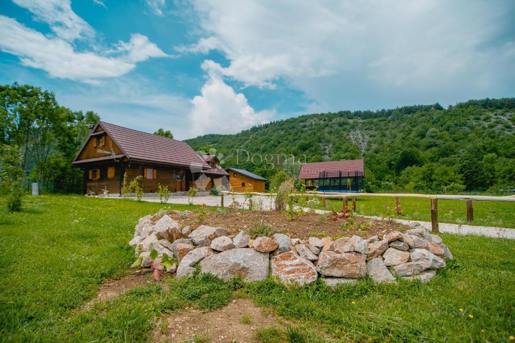 Casa Trnovac, Gospić - Okolica, 300m2