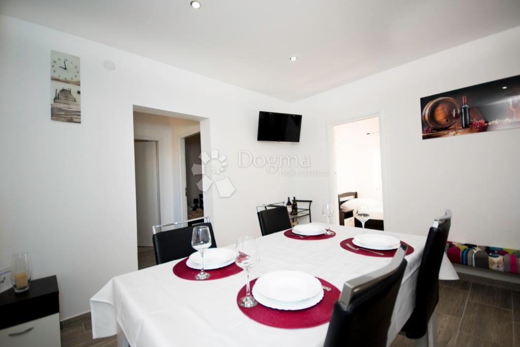 Casa Kanica, Rogoznica, 360m2