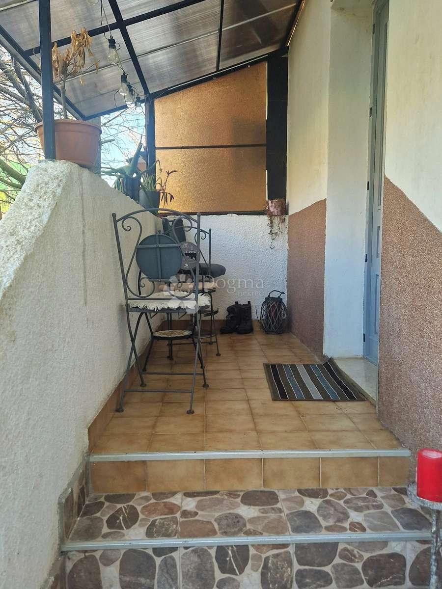 Casa Dolenja Vas, Lupoglav, 67m2