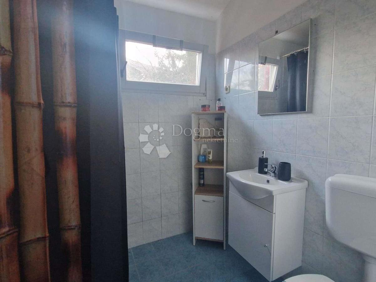 Casa Dolenja Vas, Lupoglav, 67m2