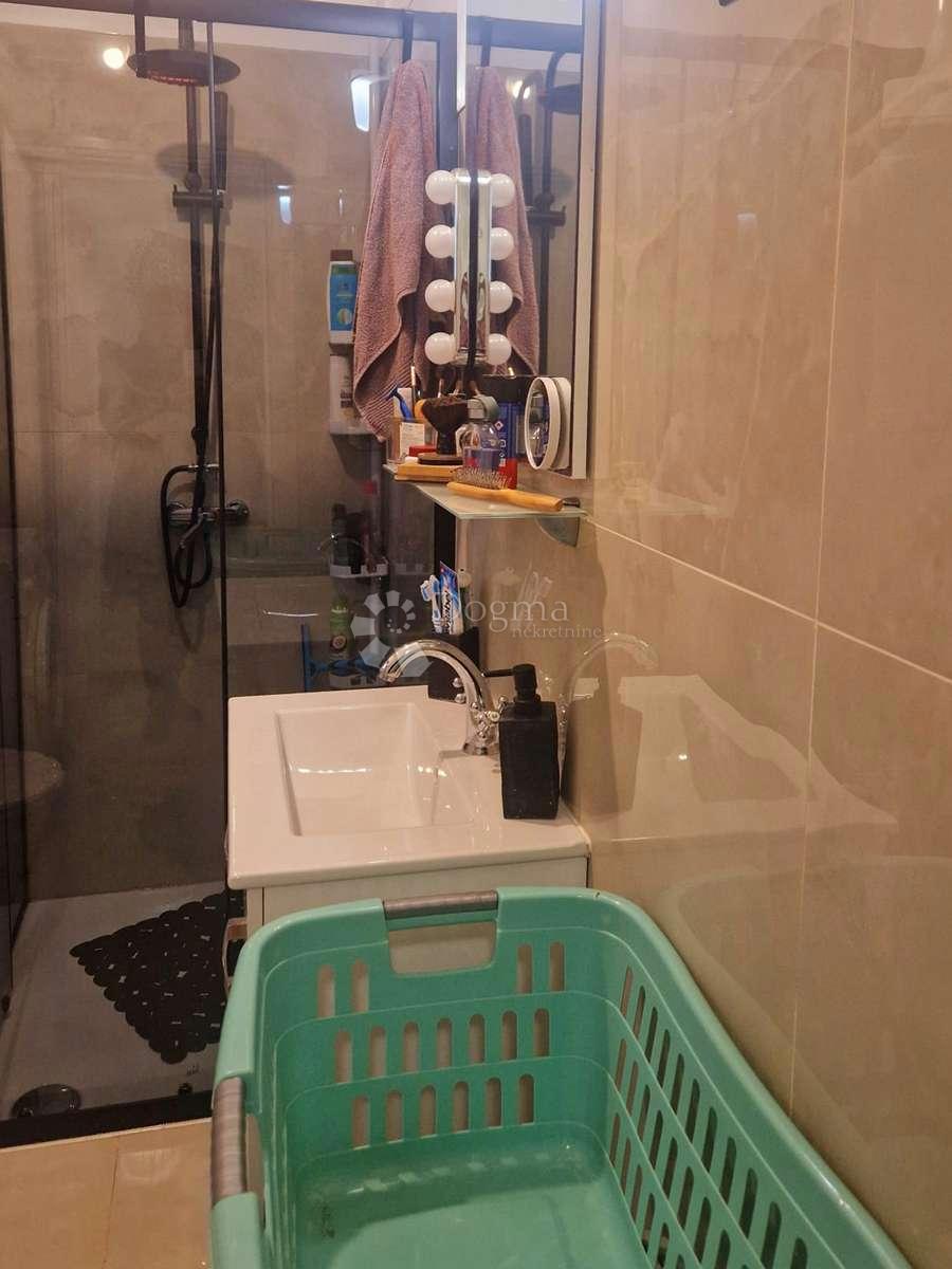 Casa Dolenja Vas, Lupoglav, 67m2