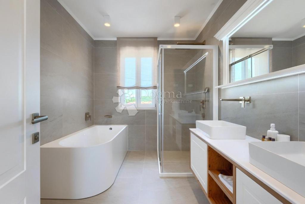 Casa Rovinjsko Selo, Rovinj, 512m2