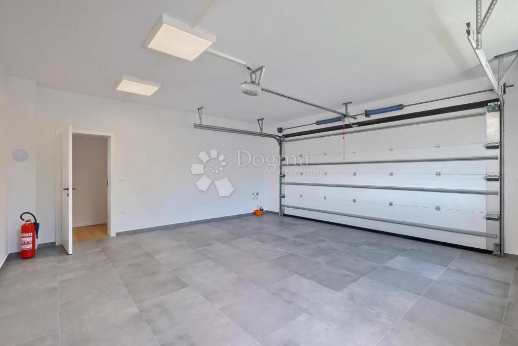 Casa Rovinjsko Selo, Rovinj, 512m2