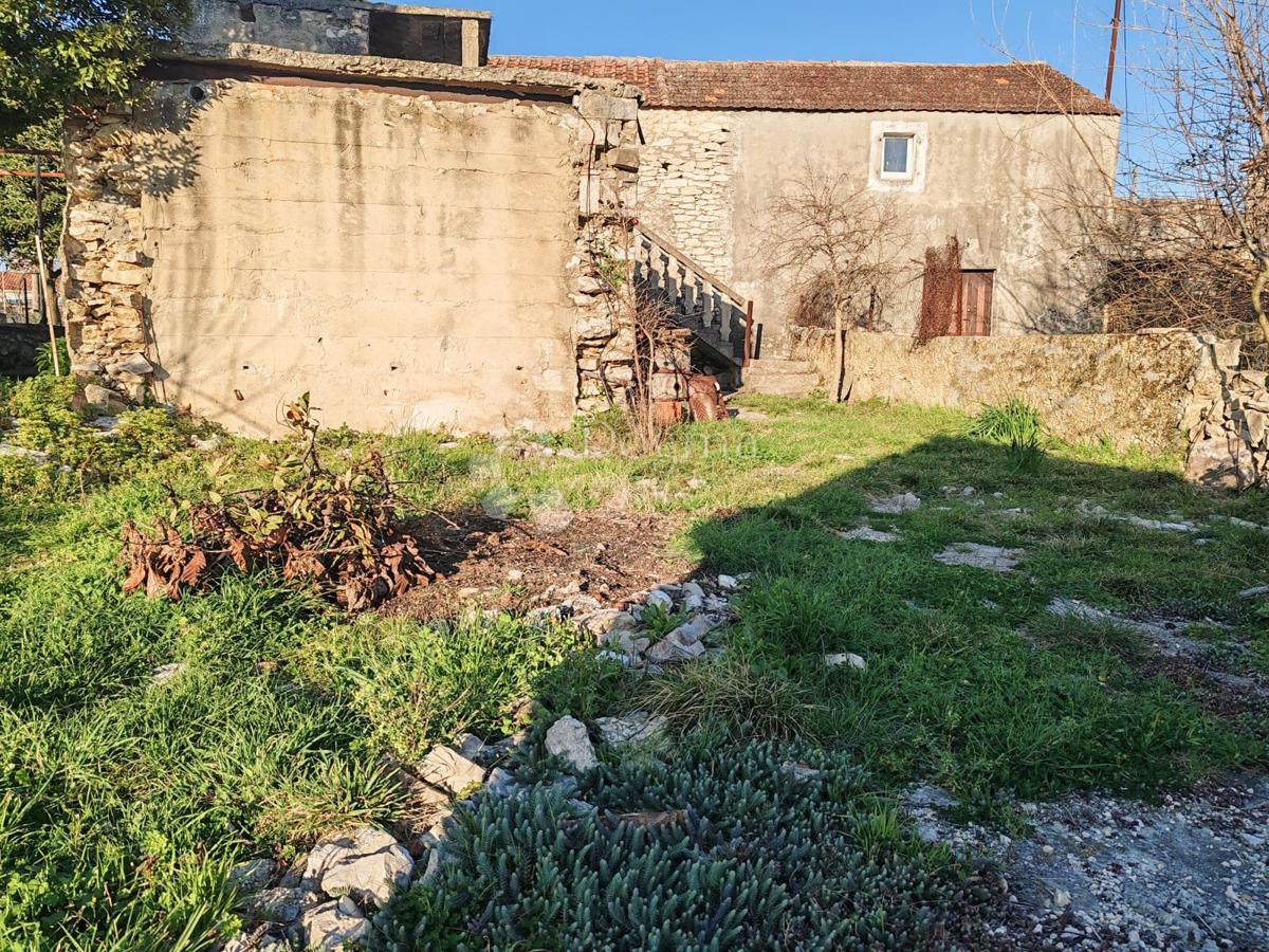 Poličnik – Autentica casa in pietra e proprietà spaziosa