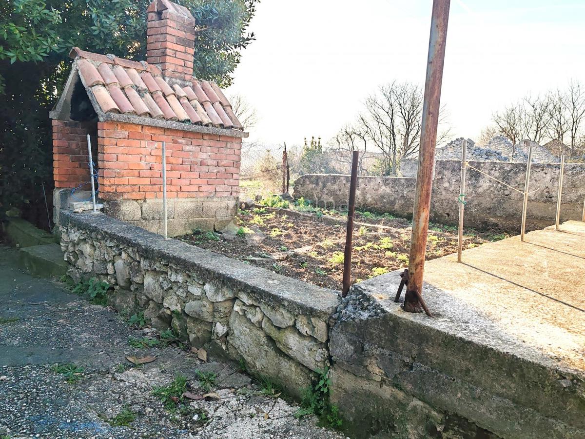 Poličnik – Autentica casa in pietra e proprietà spaziosa