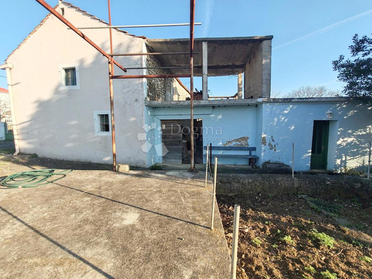 Poličnik – Autentica casa in pietra e proprietà spaziosa