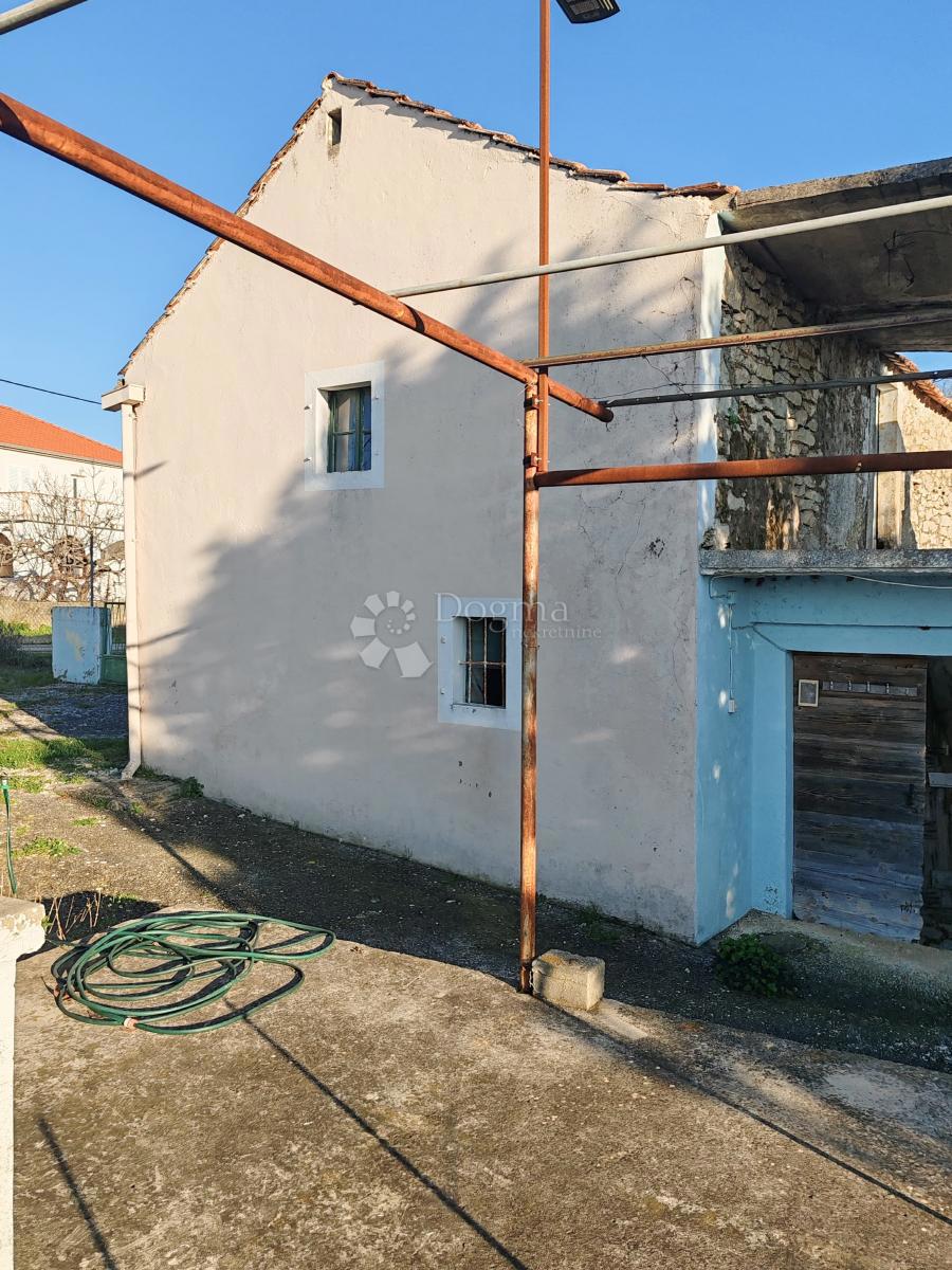 Poličnik – Autentica casa in pietra e proprietà spaziosa