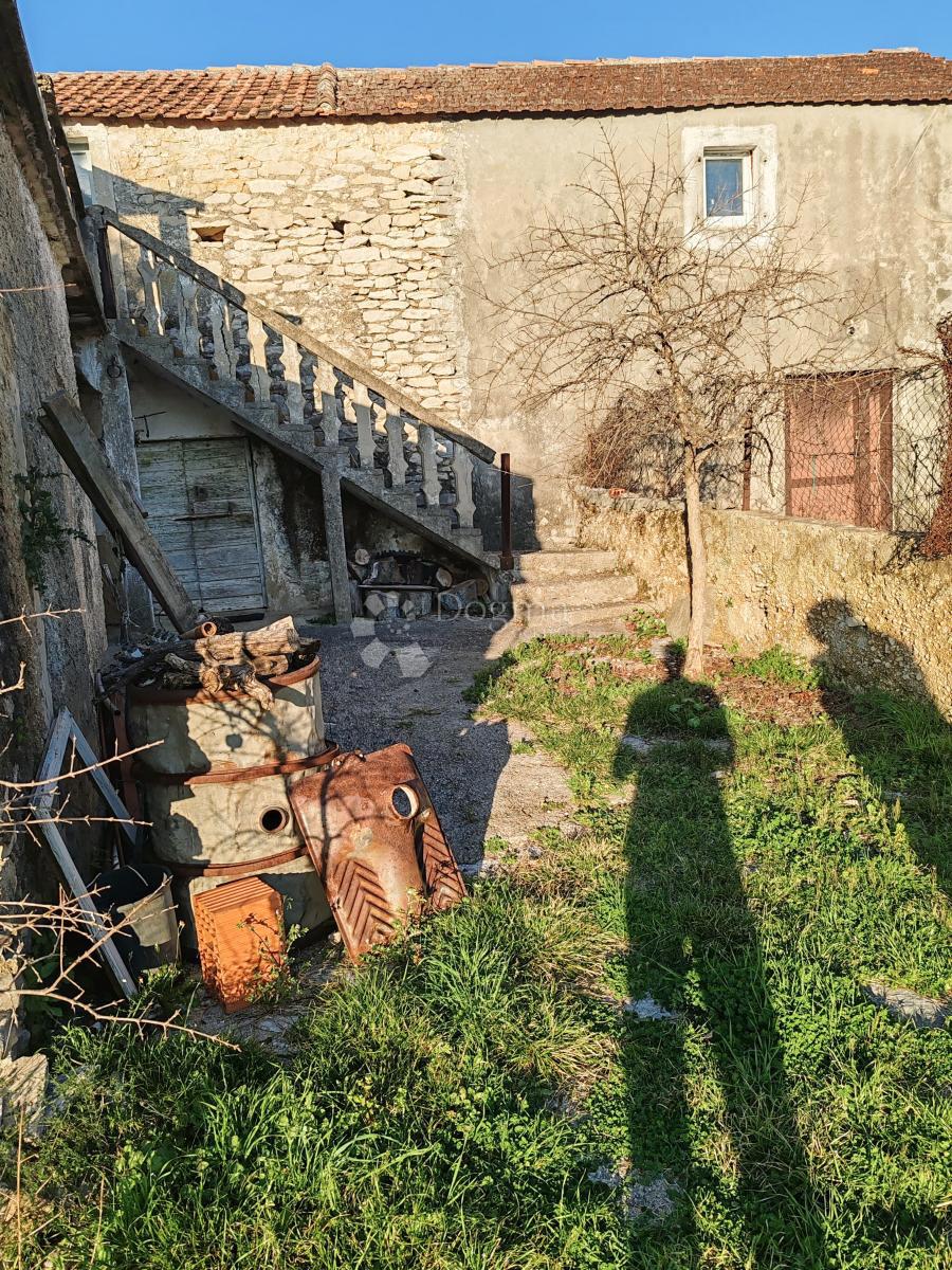 Poličnik – Autentica casa in pietra e proprietà spaziosa