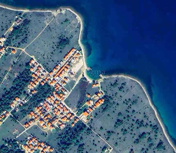 Terreno a Vir 296m2 vicino al mare e alla strada di accesso