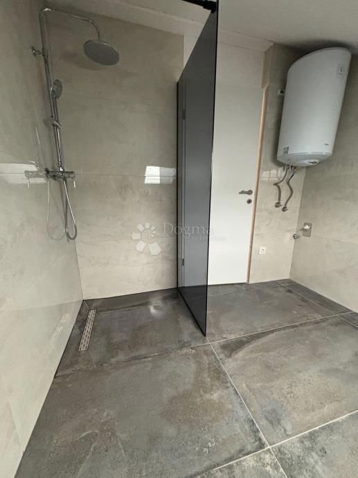 Casa Brestje, Sesvete, 303m2