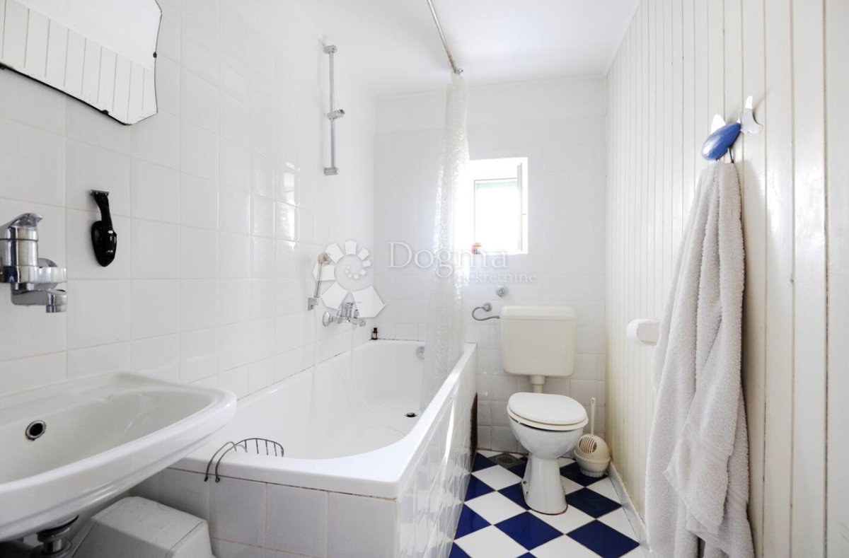 Bellissima casa in pietra con vista sulla baia di Sebenico