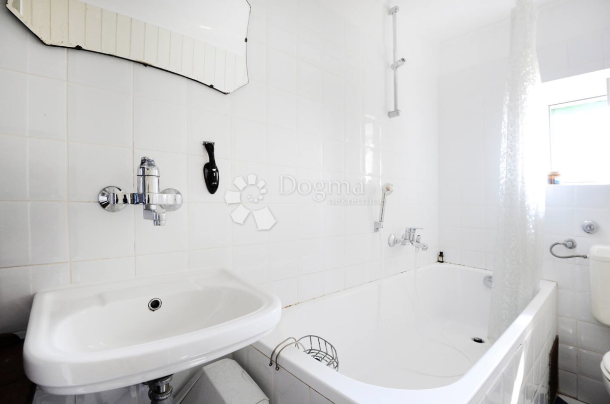 Bellissima casa in pietra con vista sulla baia di Sebenico