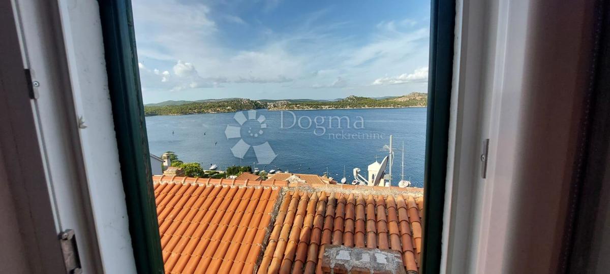 Bellissima casa in pietra con vista sulla baia di Sebenico