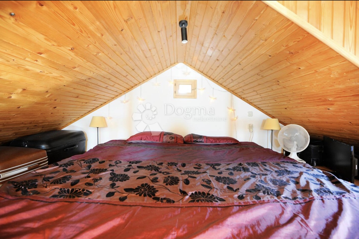 Bellissima casa in pietra con vista sulla baia di Sebenico