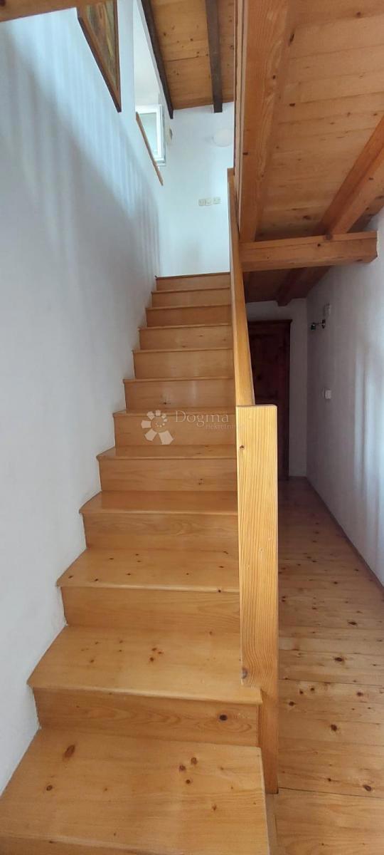 Bellissima casa in pietra con vista sulla baia di Sebenico