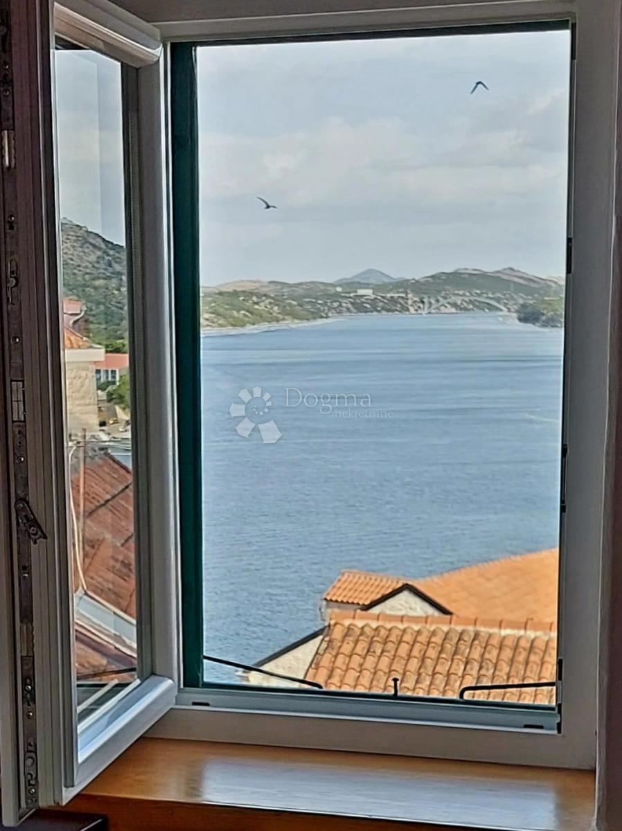 Bellissima casa in pietra con vista sulla baia di Sebenico
