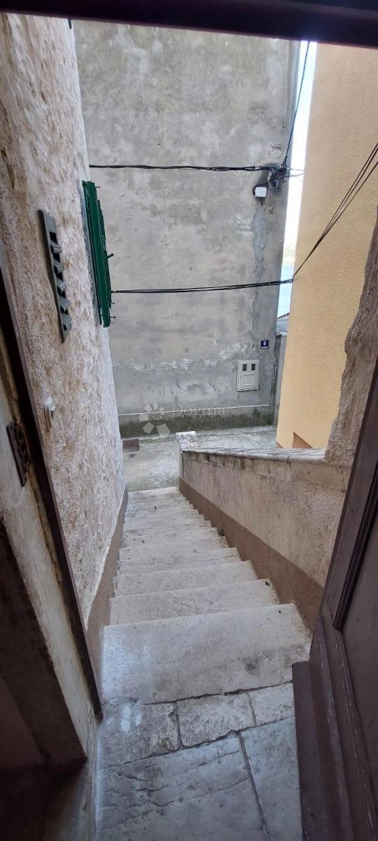 Bellissima casa in pietra con vista sulla baia di Sebenico