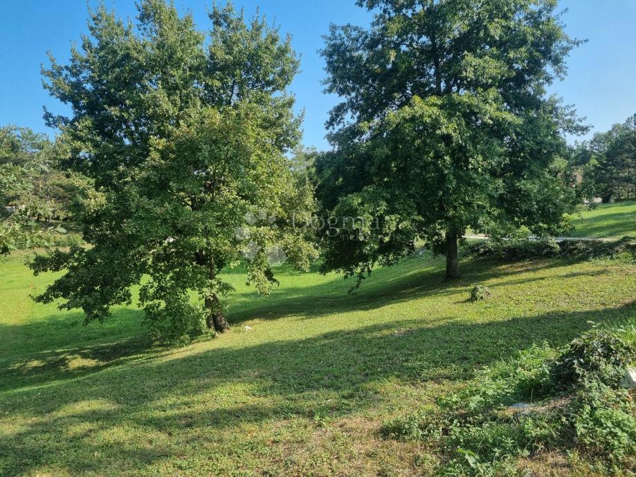 Casa incompiuta con piscina, 150 m², terreno 911 m²
