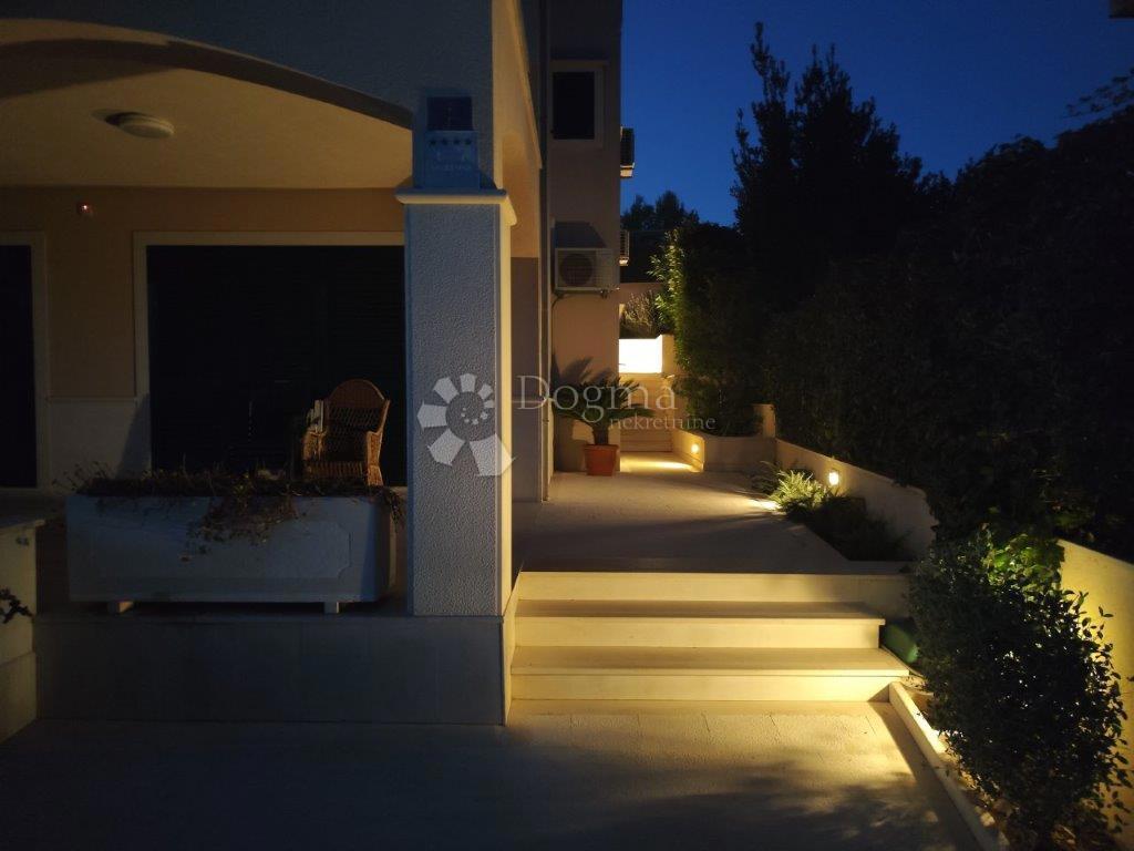 Casa Rogoznica, 280m2
