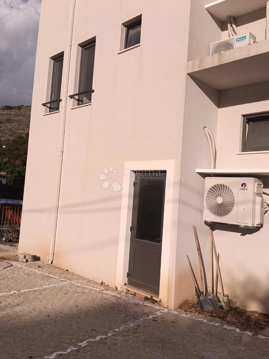 Locale commerciale Batala, Dubrovnik, 214m2