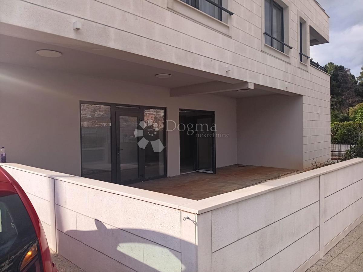 Locale commerciale Batala, Dubrovnik, 214m2