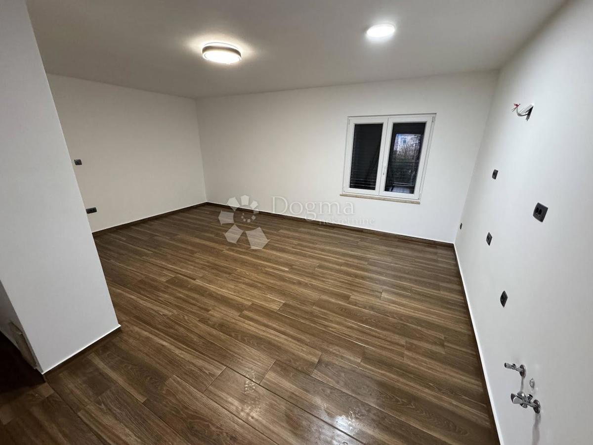 Nuova casa a Funtana con 3 appartamenti