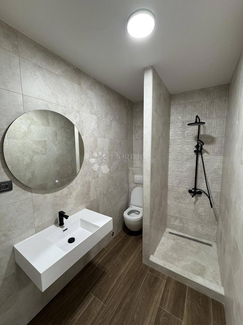 Nuova casa a Funtana con 3 appartamenti