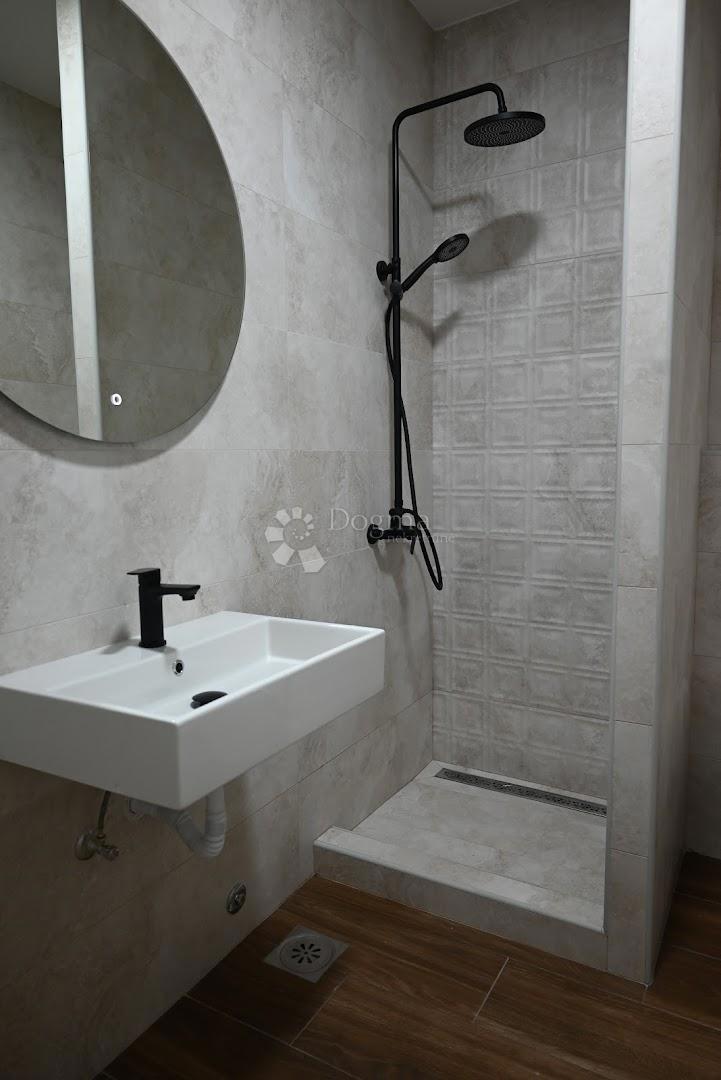 Nuova casa a Funtana con 3 appartamenti